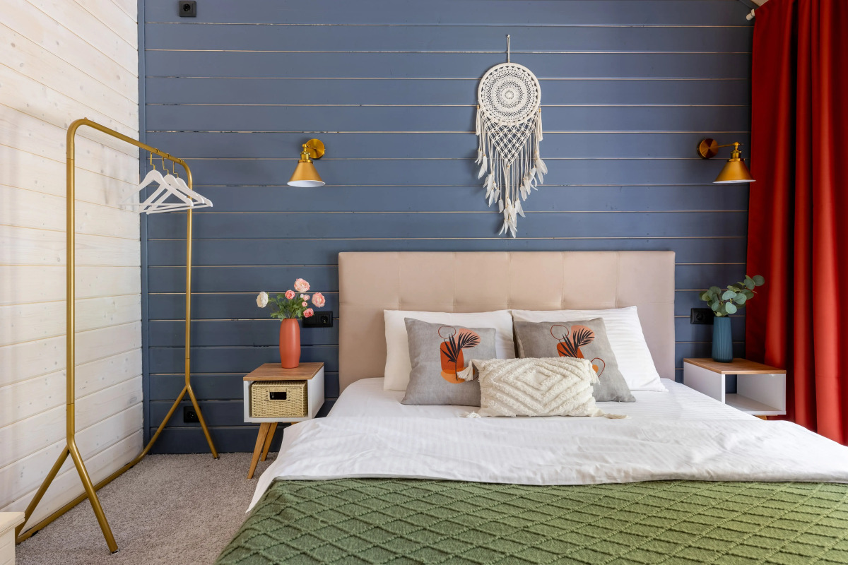 Частный дом в еловом лесу