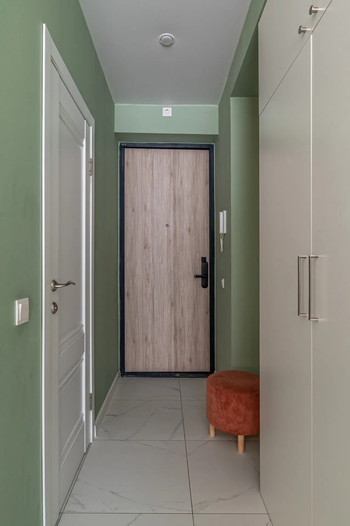 Студия у Метро Космонавтов