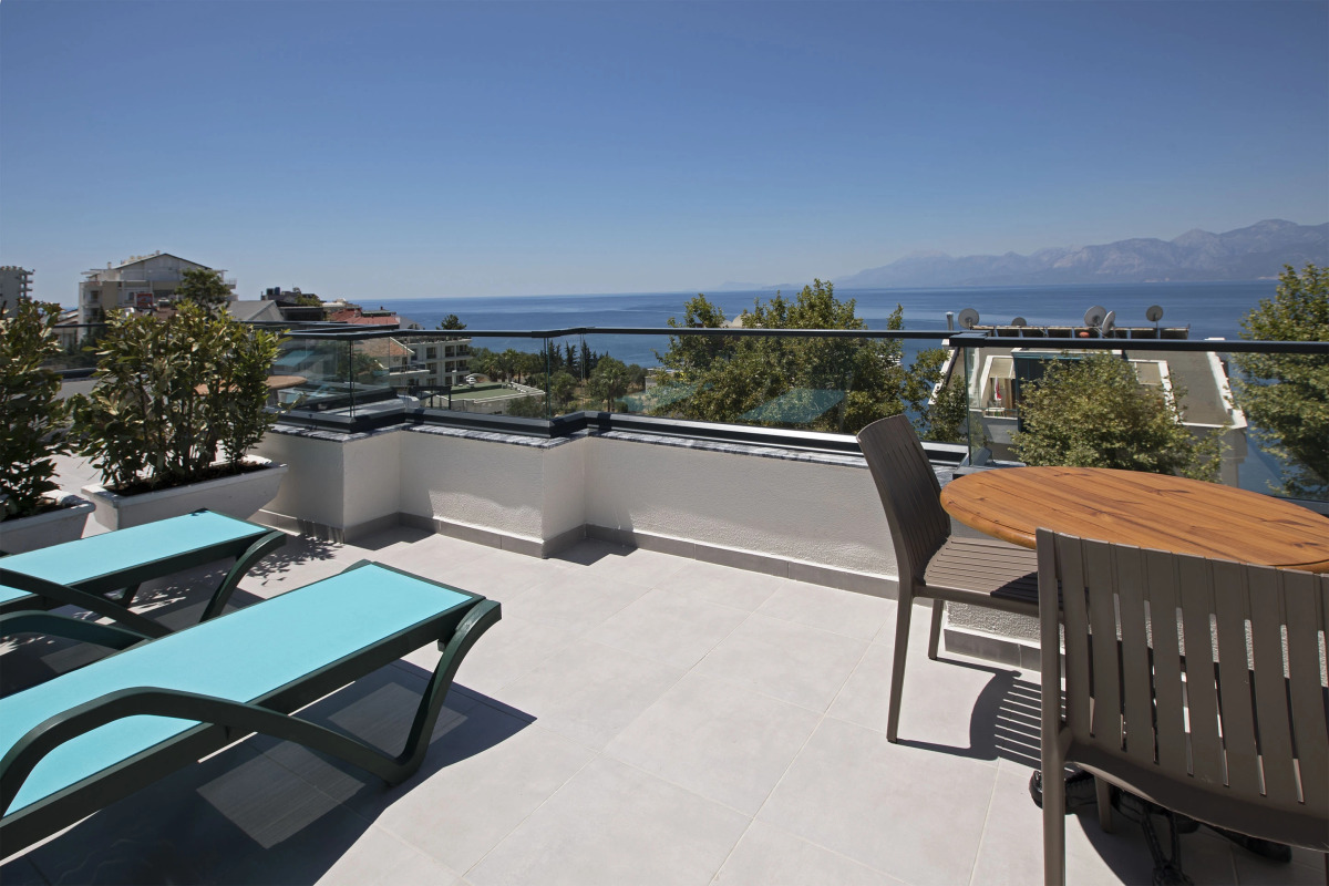 Hotel Pure Blanche Lara