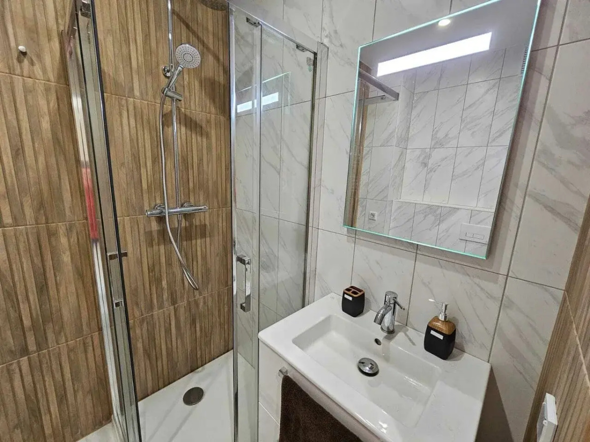 Апартаменты студия 404