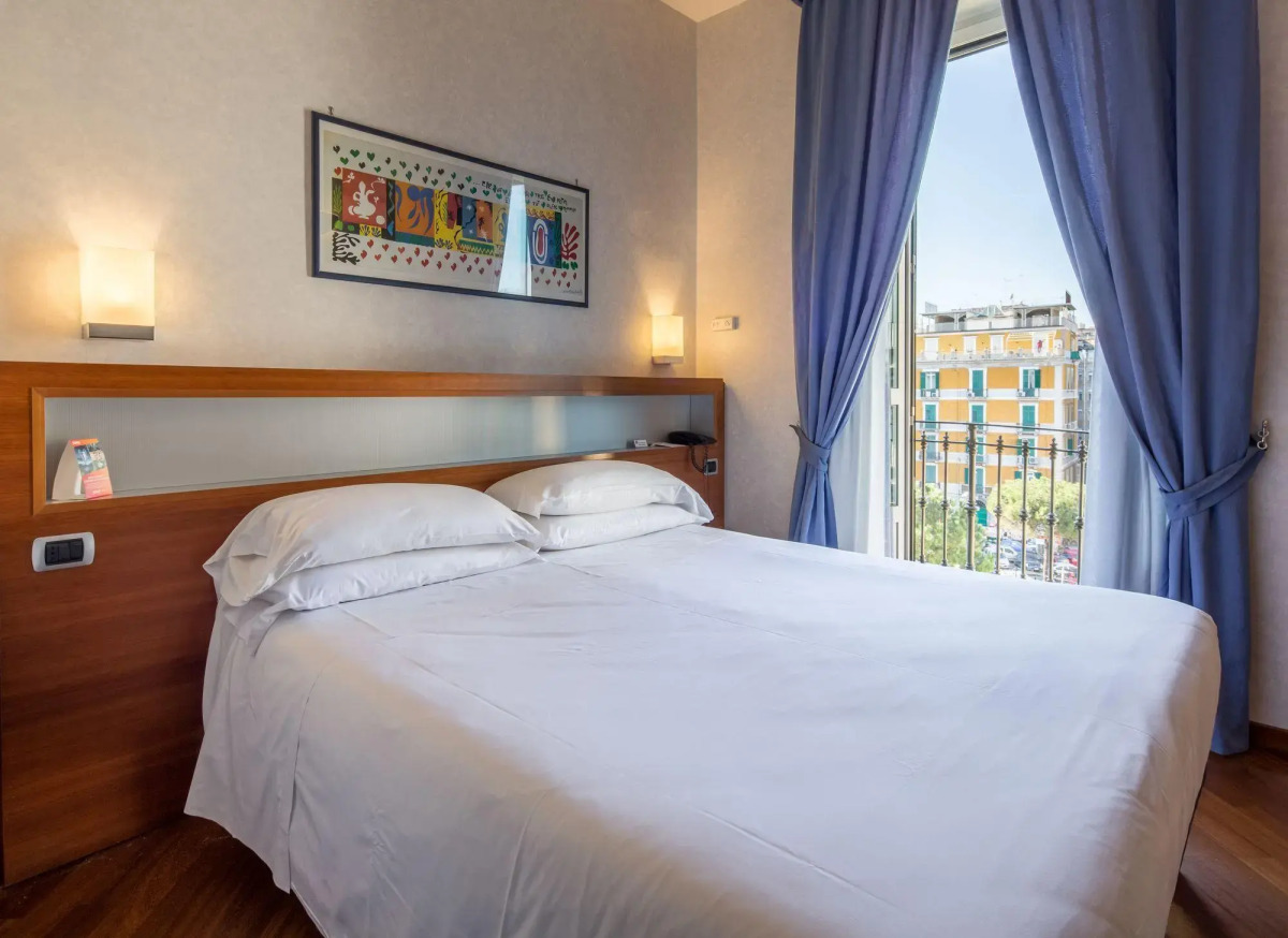 Отель Best Western Plus Hotel Plaza Napoli