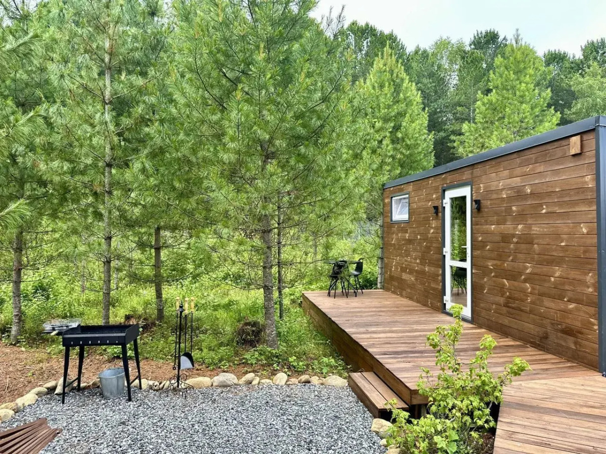 Частный Дом в Окружении Кедpового Леса со Своей Террасой и Мангальной Зоной