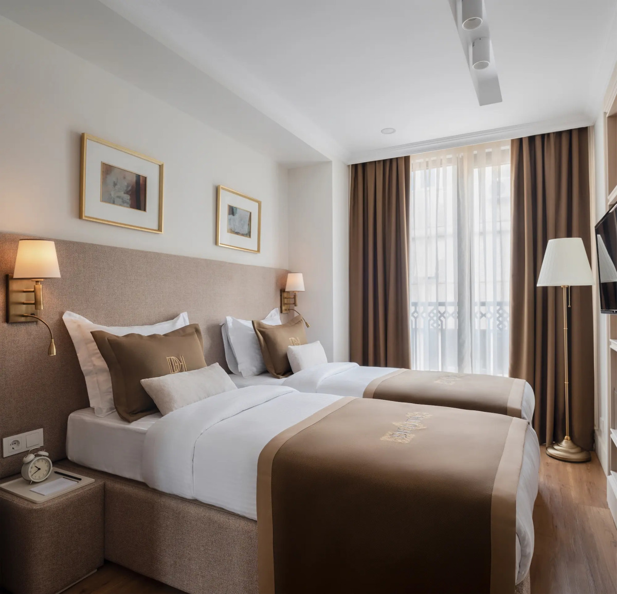 Отель Delita City