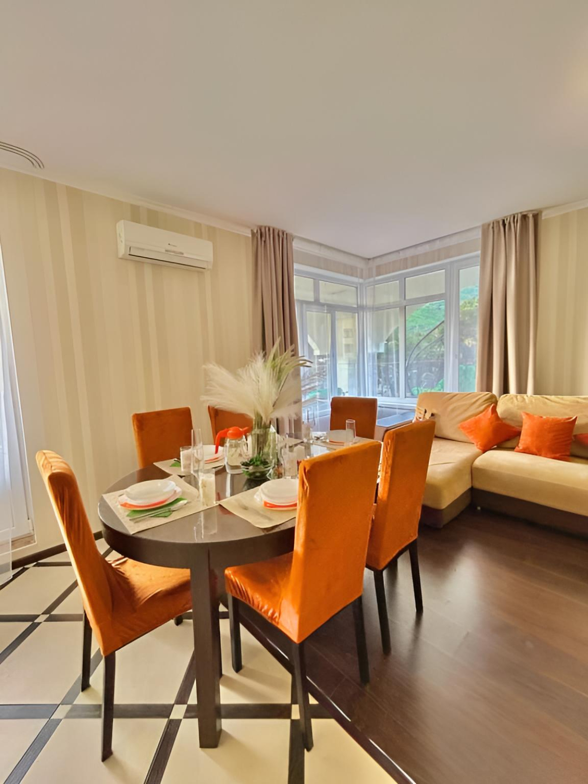 Улучшенные трехкомнатные апартаменты с террасой