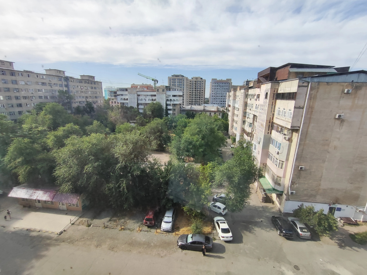 Апартаменты просторные двухкомнатные в центре Бишкека