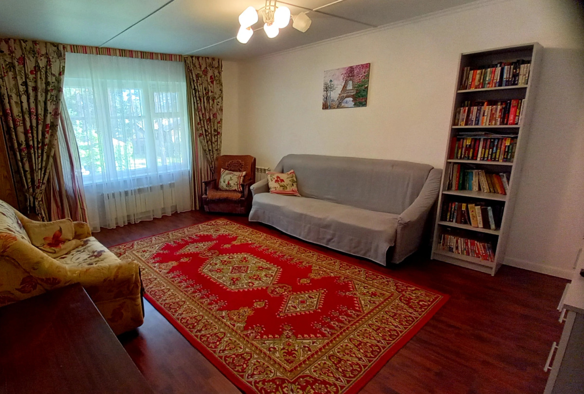 Дом у сосен