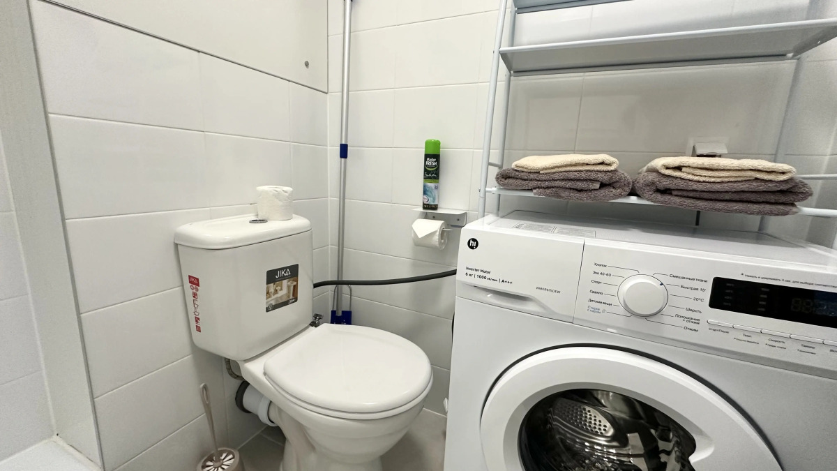 Апартаменты Истоман Two с видом на пруд