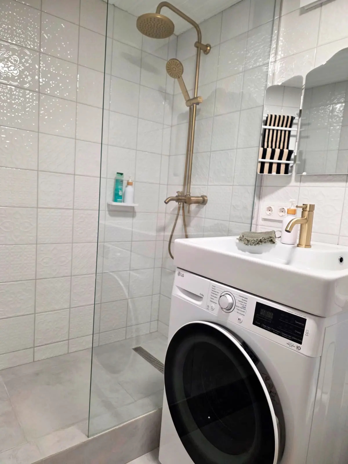 Апартаменты Новые с Высокими Окнами на Пешеходной Улице