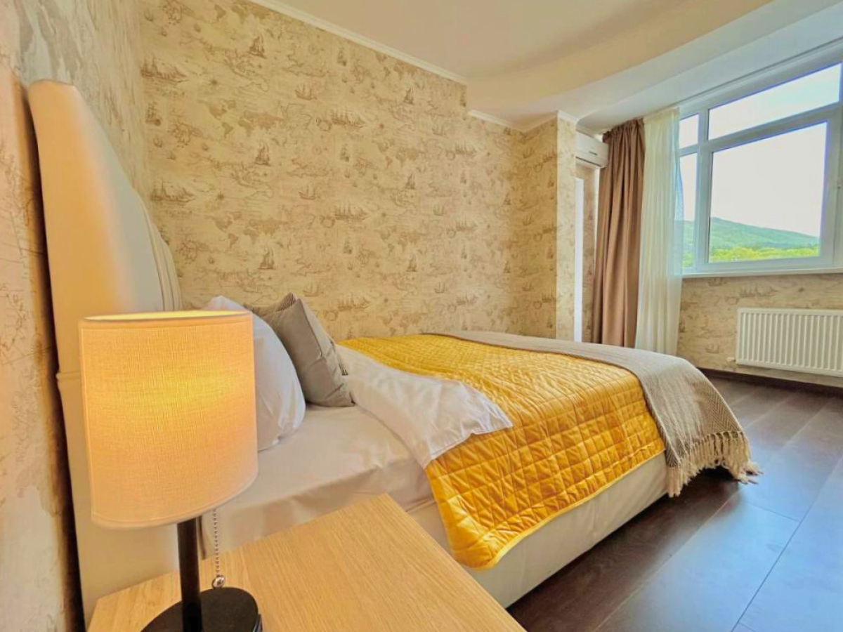 Улучшенные трехкомнатные апартаменты с террасой