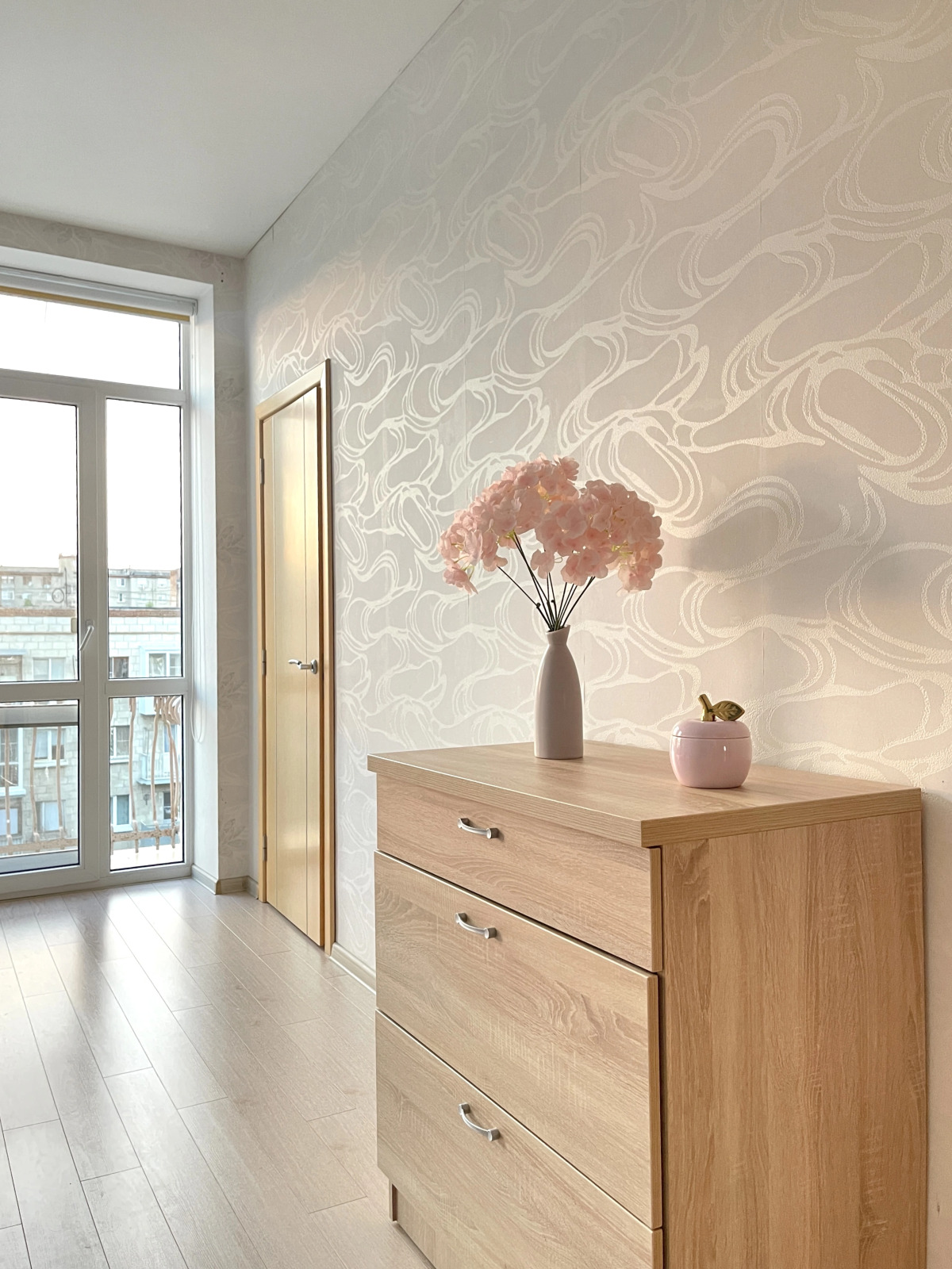 Апартаменты трёхкомнатные в центре города с балконом