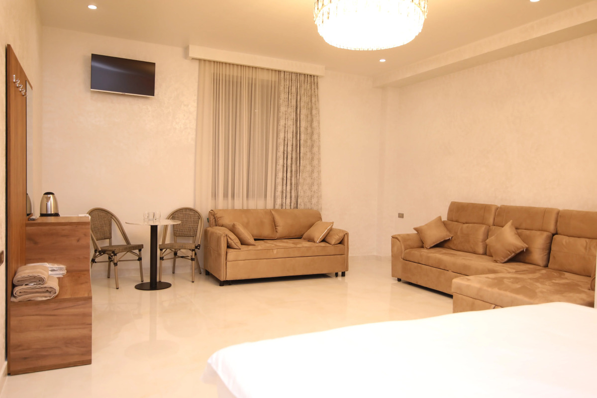 Отель Louvre Home