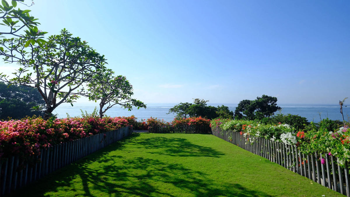 Отель Maya Sanur Resort & Spa