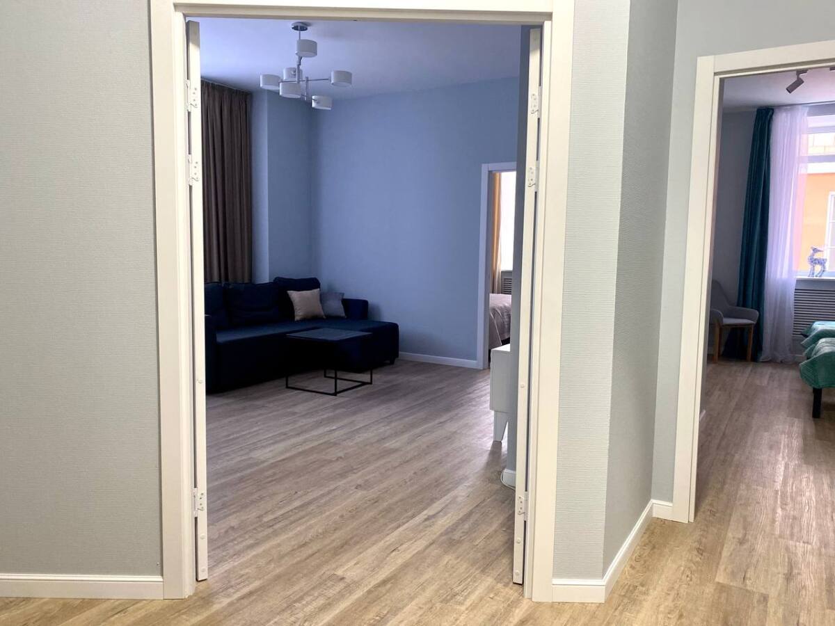 Апартаменты трехкомнатные рядом с набережной