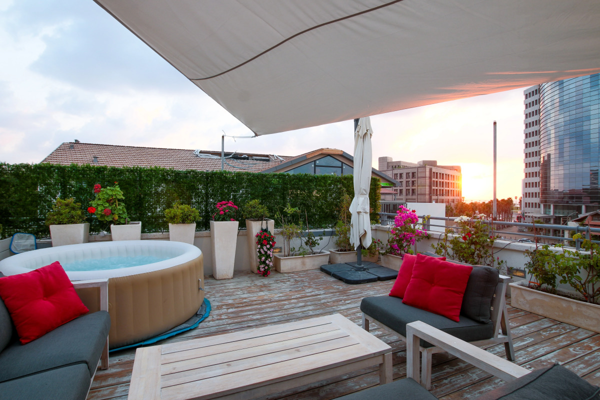 Апартаменты Penthouse & Jacuzzi in Neve Tzedek by FeelHome