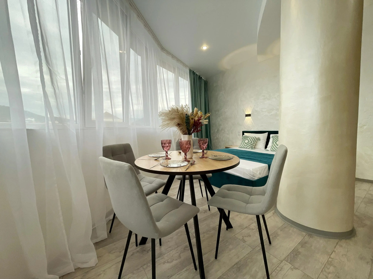 Апартаменты для четверых с видом на горы и море