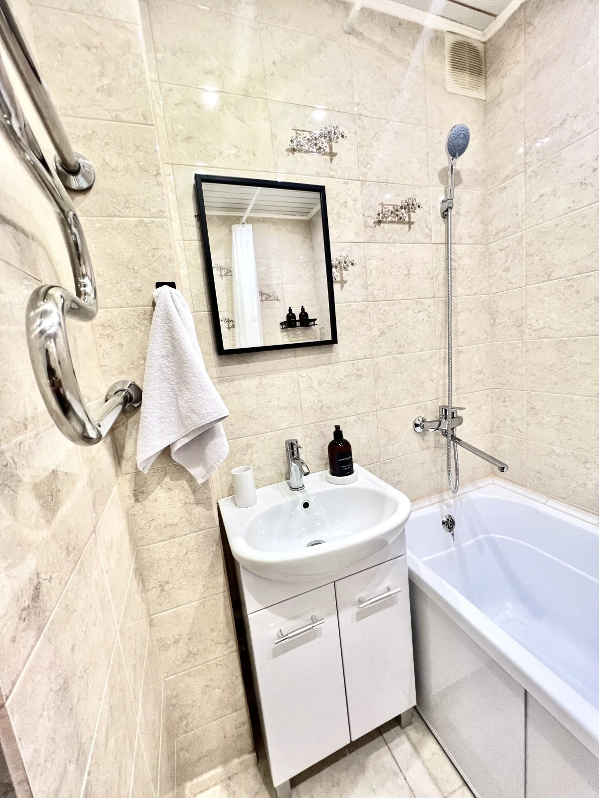 Квартира Двухкомнатная на Айской