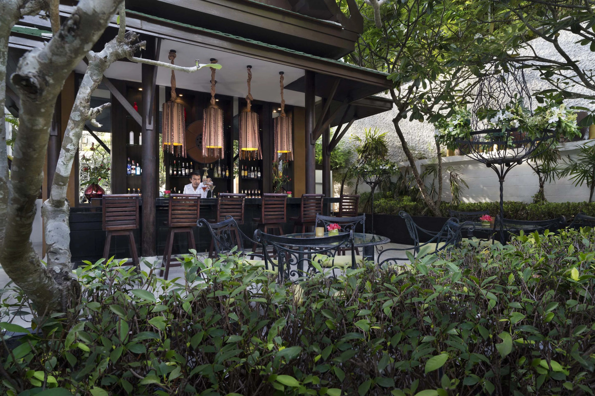 Отель OUTRIGGER Surin Beach Resort