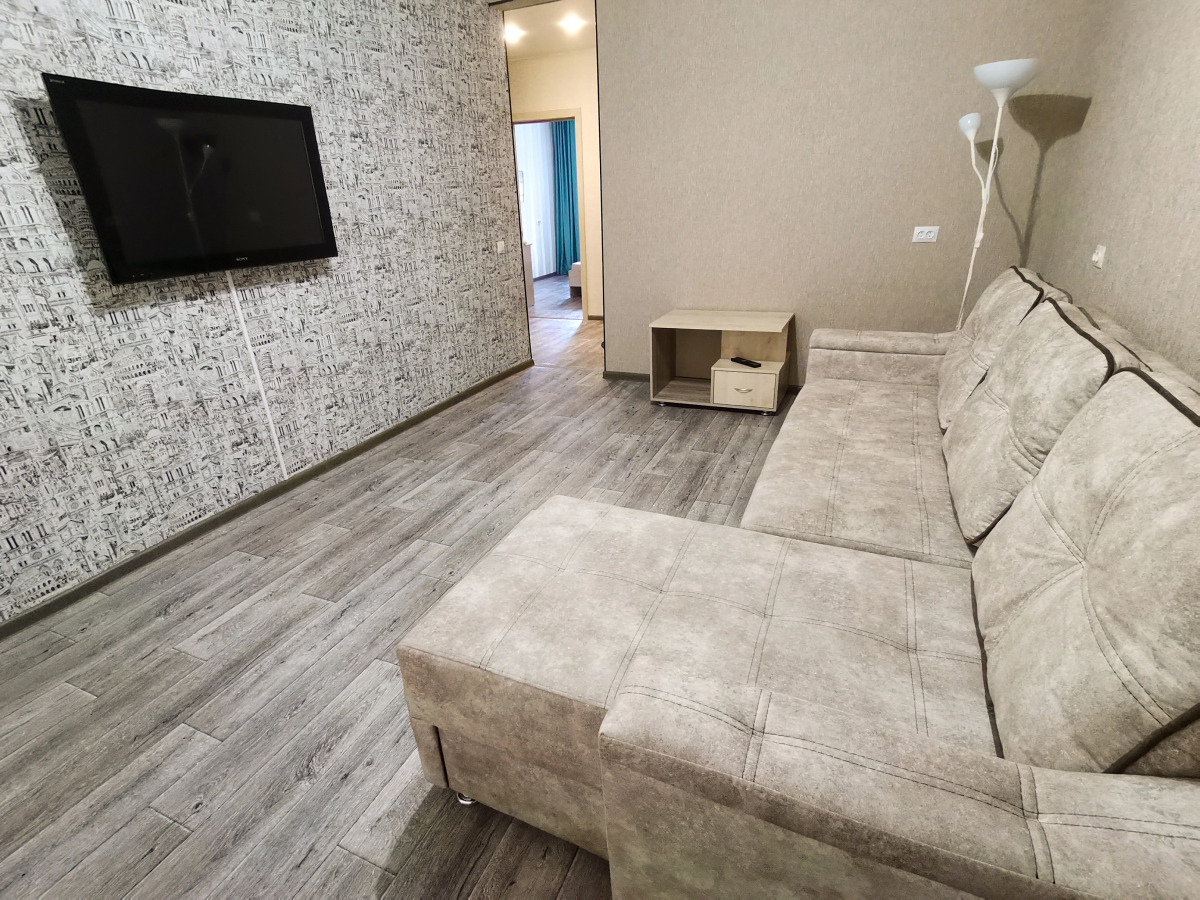 Апартаменты Сутки как дома на Сафьяновых 22