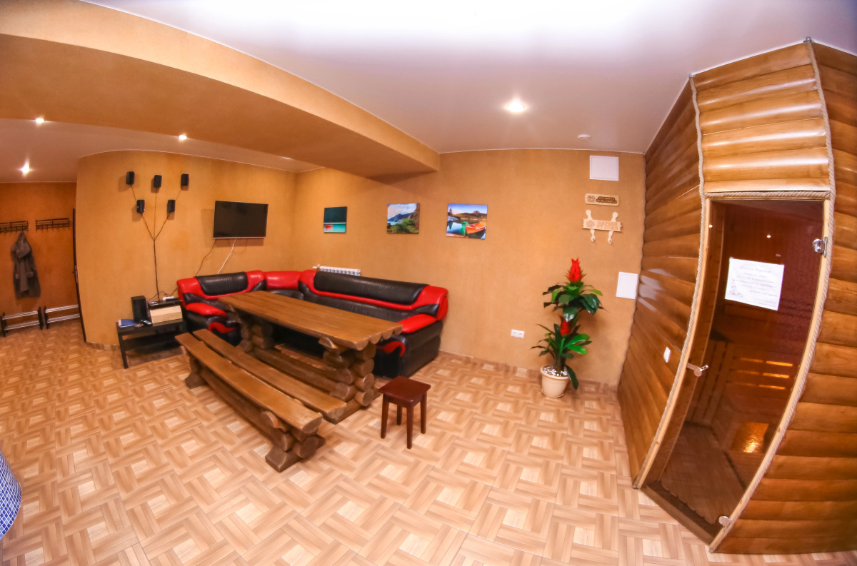 Отель Корона