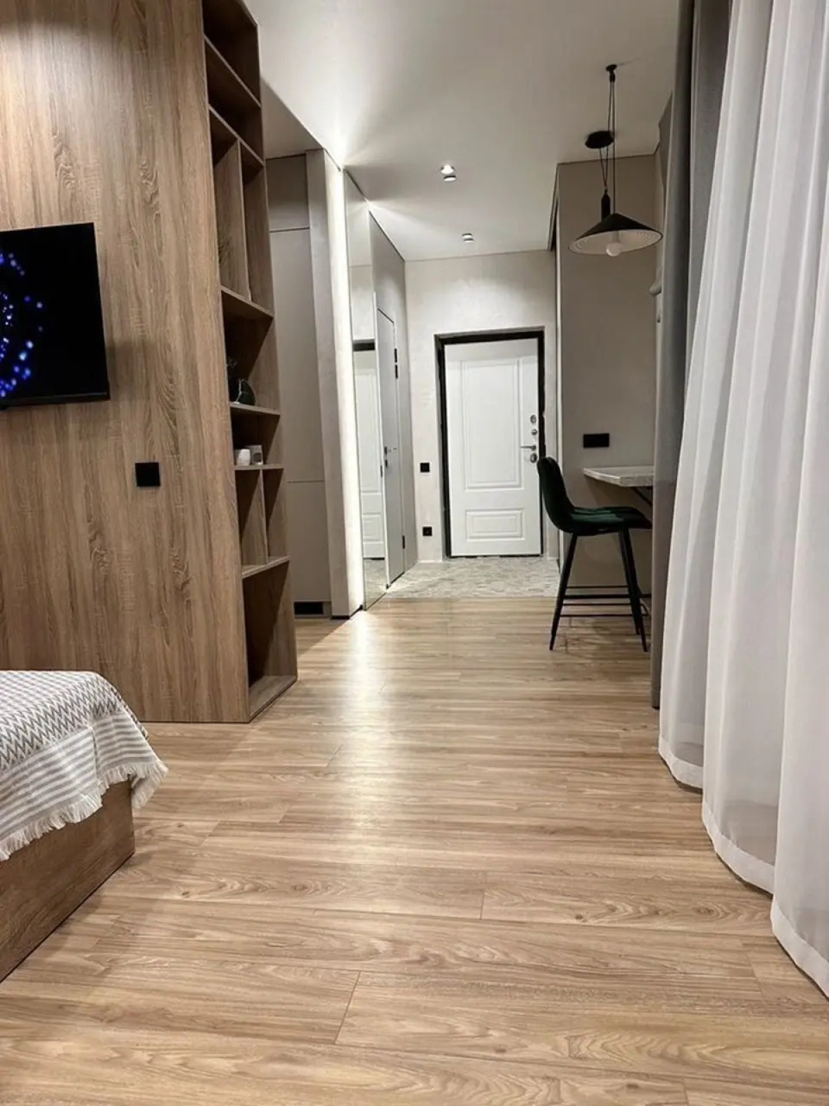 Апартаменты на втором этаже с балкoном