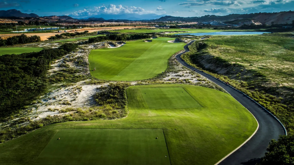 Курортный Отель Wyndham Grand KN Paradise Cam Ranh