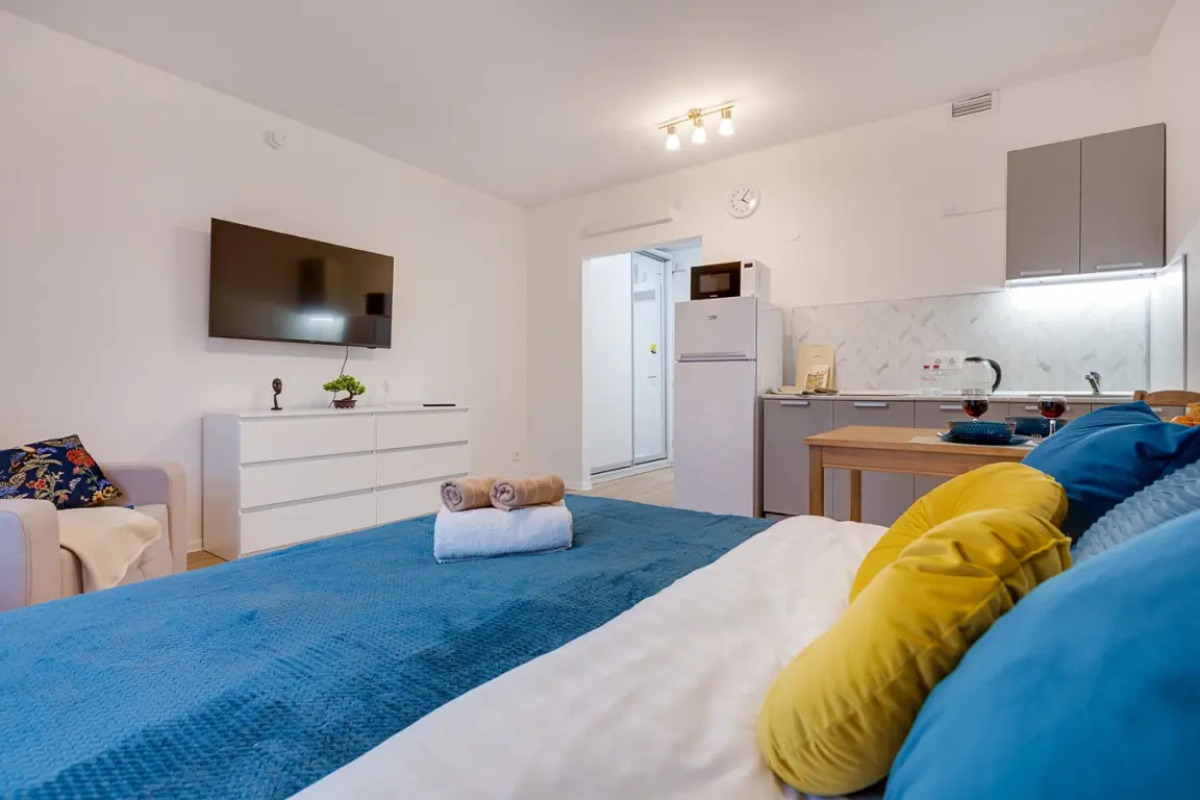 Квартира Студия с Панорамными Окнами Возле Метpo Лecнaя