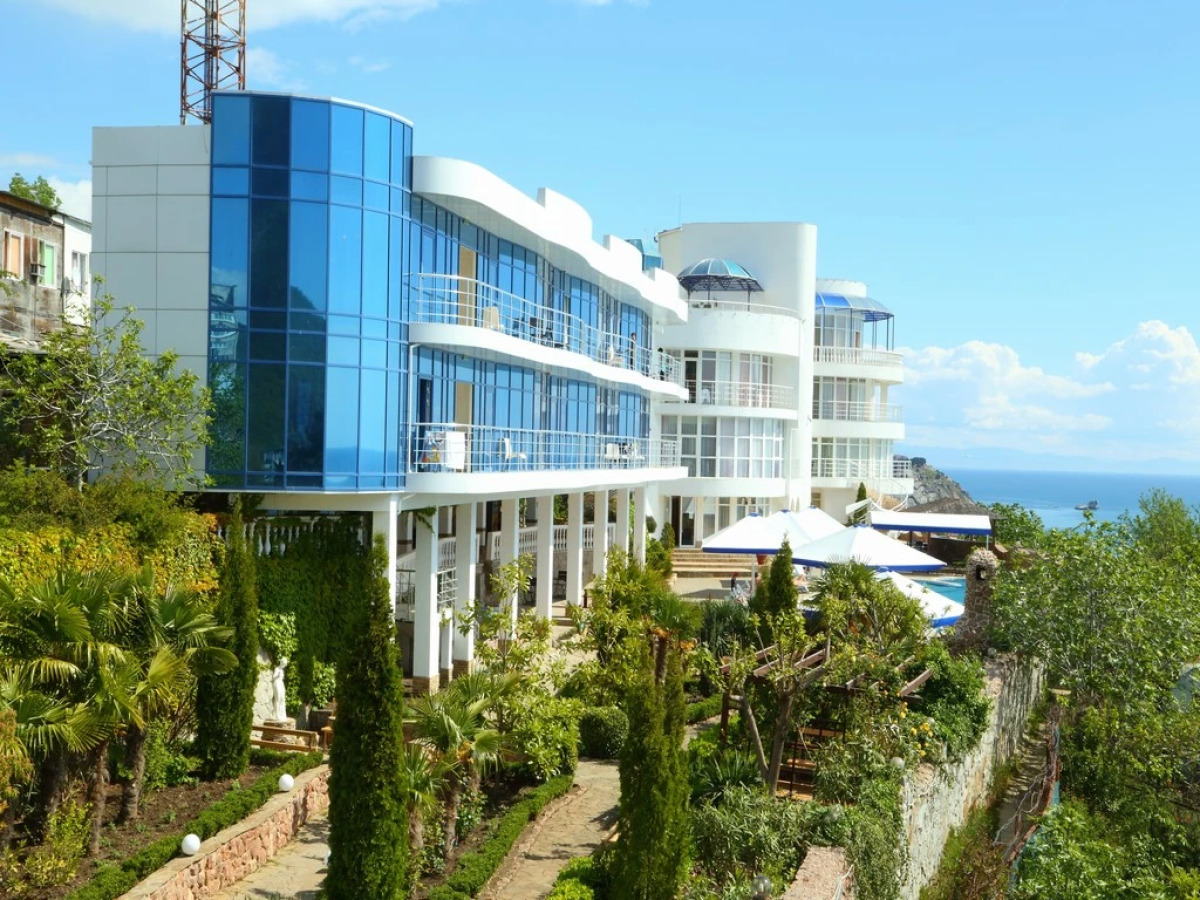 Отель Мажестик