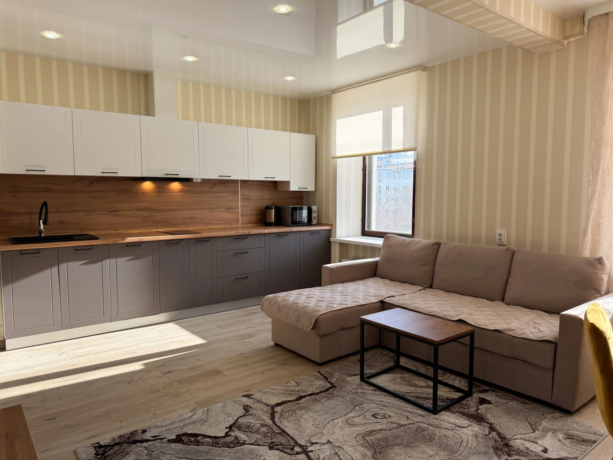 Квартира 2-комнатная на Октябрьской 3