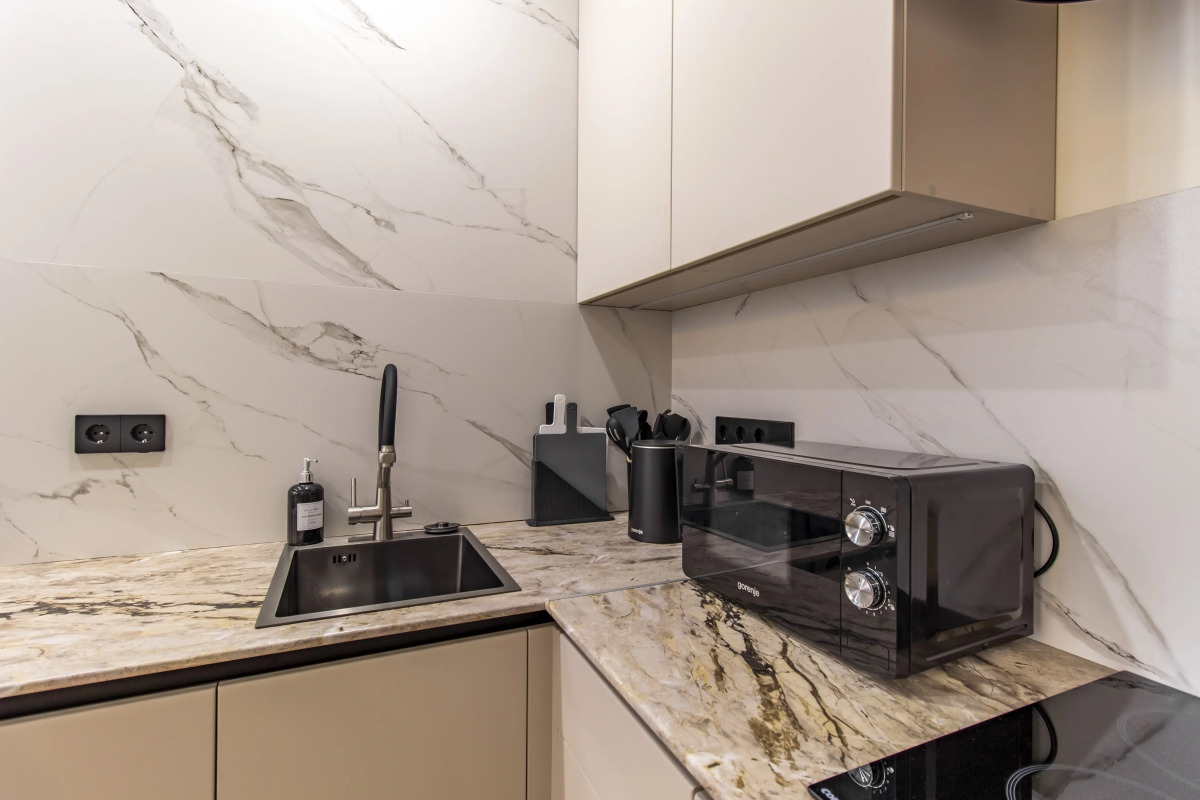 Апартаменты Родионова 136 Б 4