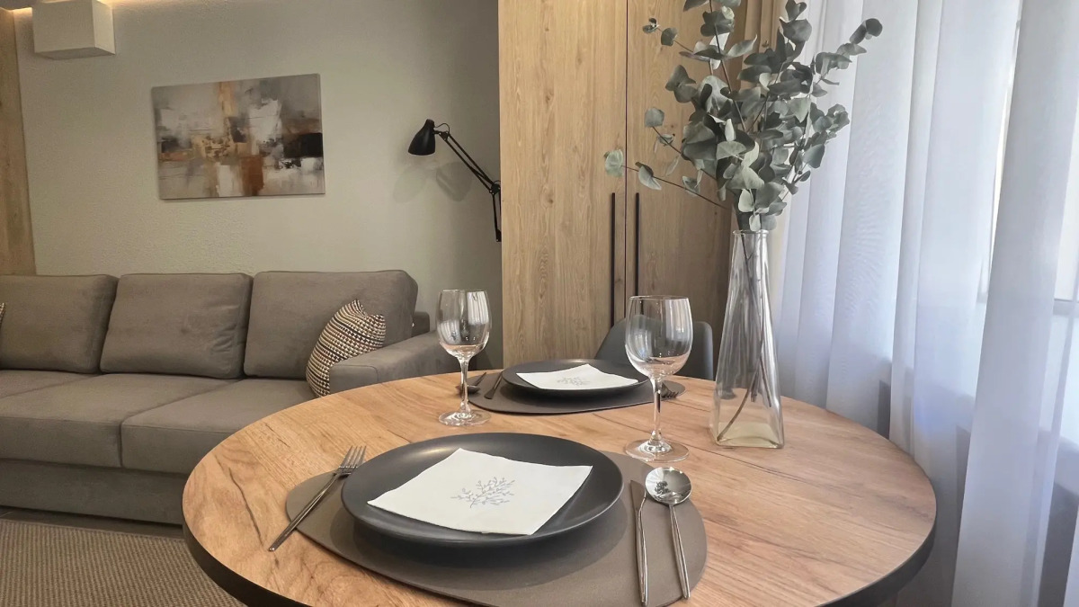 Апартаменты у Часовой Башни Оранжевые