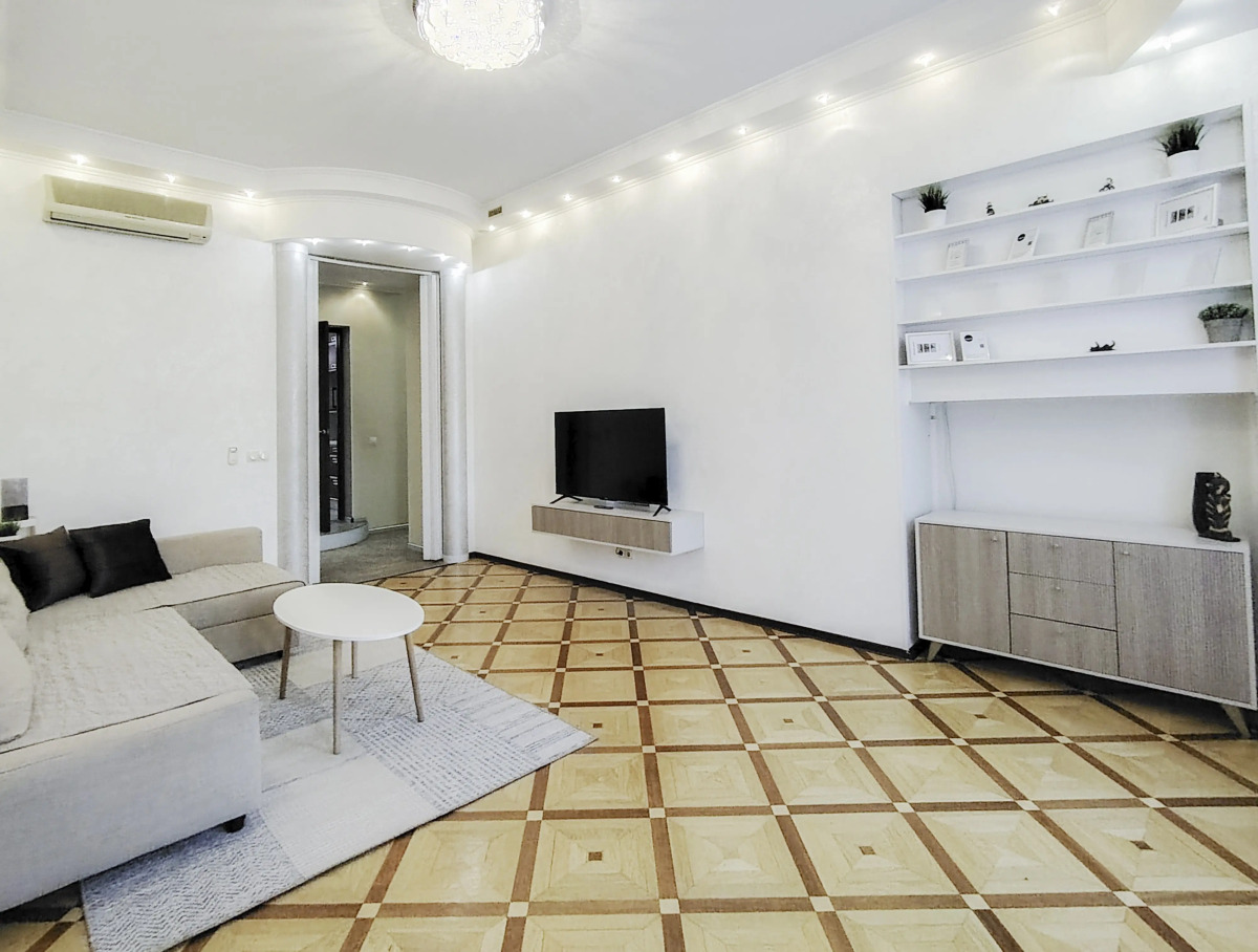 Квартира Трехкомнатная с Видом на Фонтанку