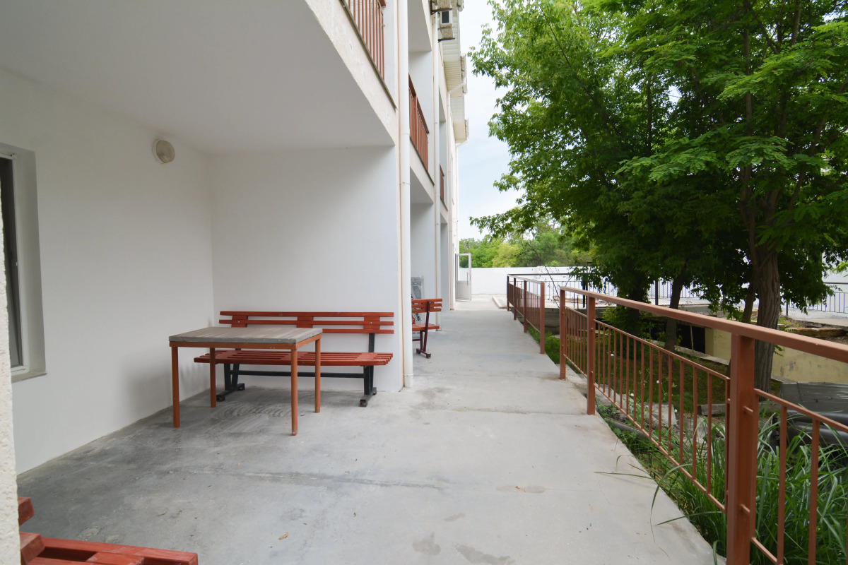 Отель Пчела