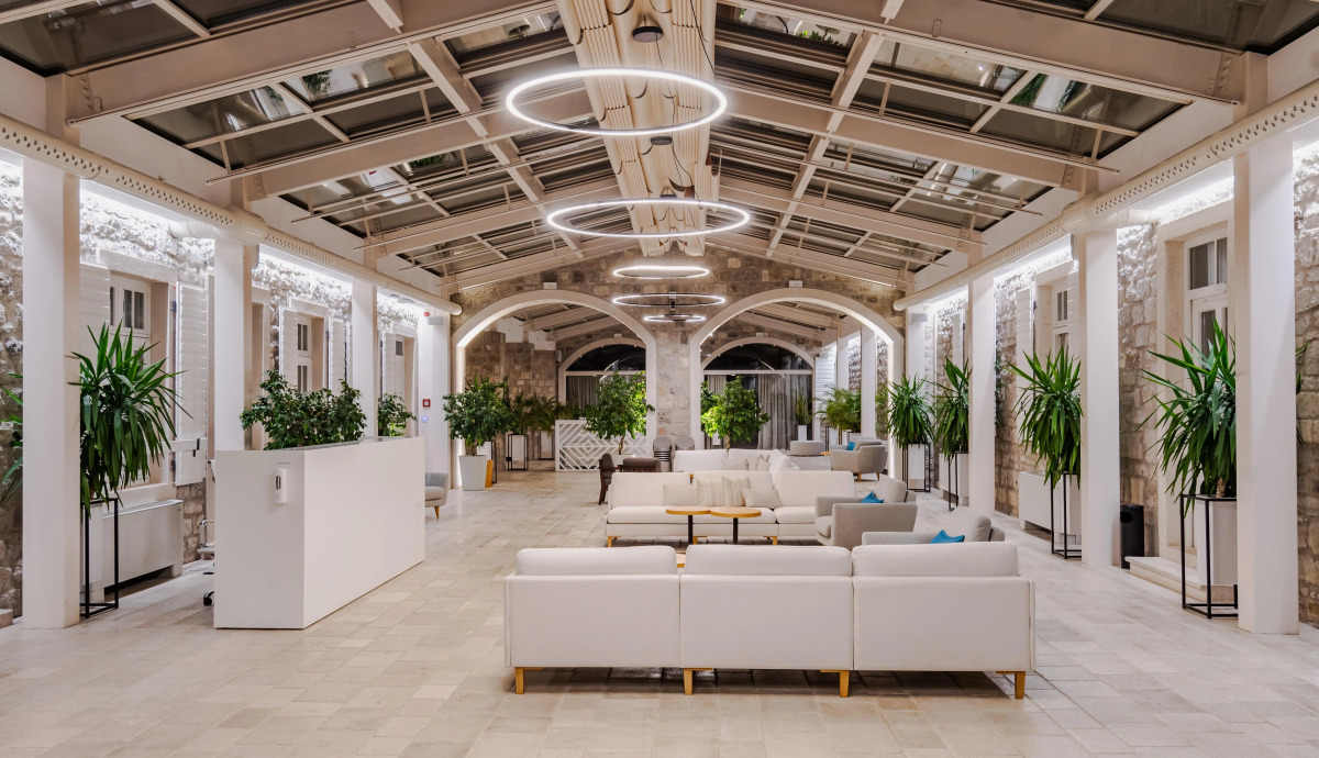 Lazure Hotel and Marina