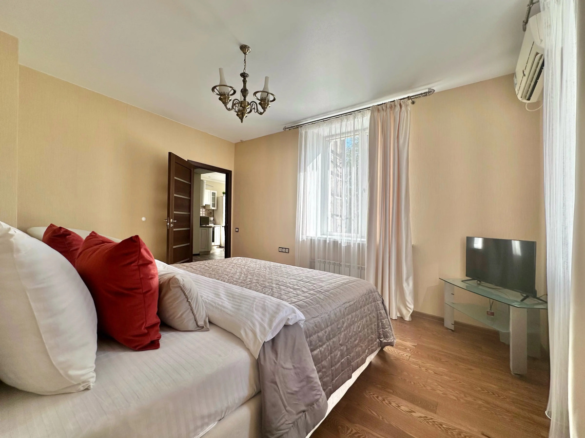 Апартаменты на Аллее Героев в Античном стиле