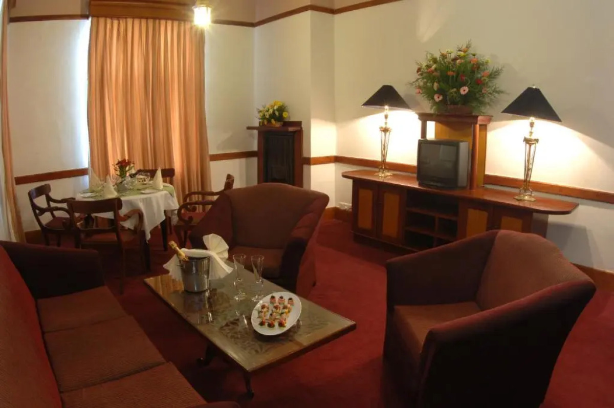 Отель Grand Hotel Nuwara Eliya