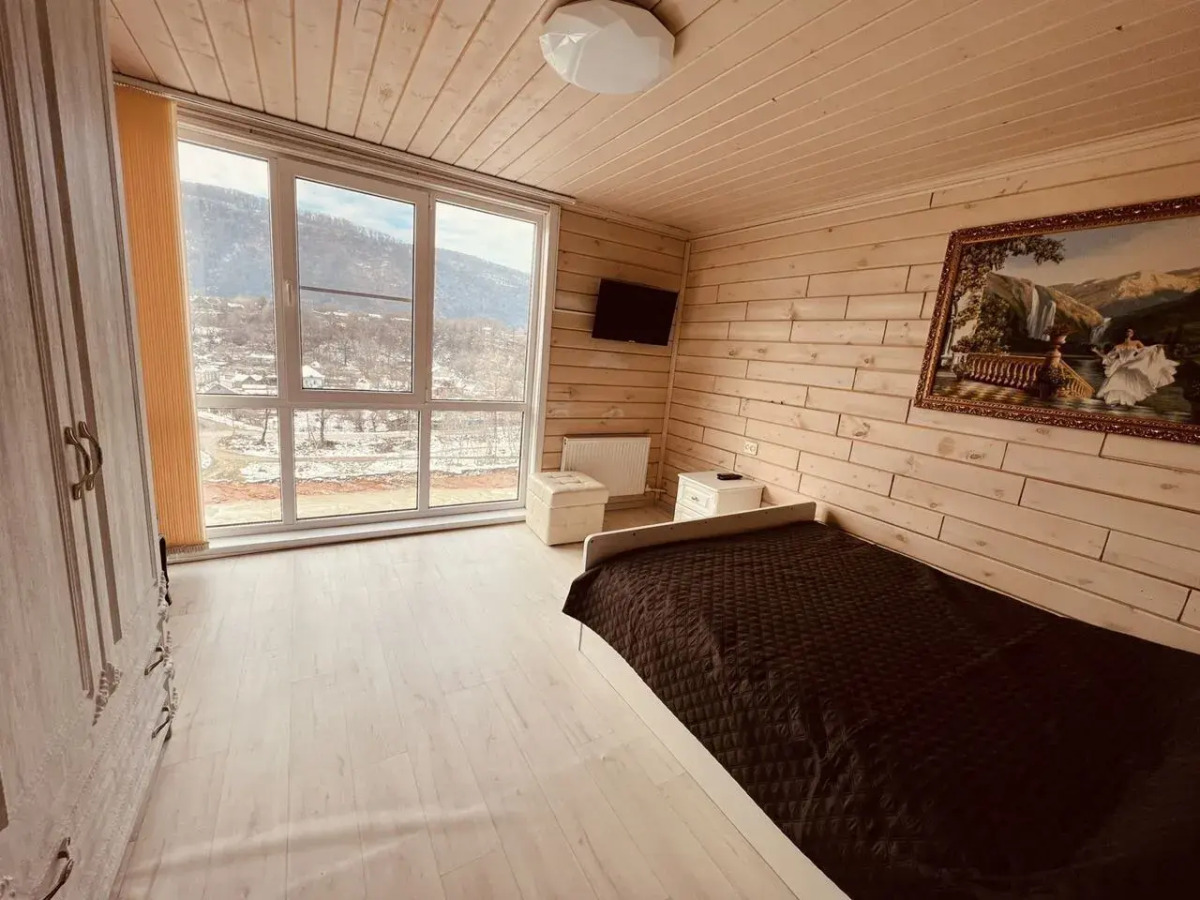 Частный дом с баней бассейном и мангалом на берегу реки