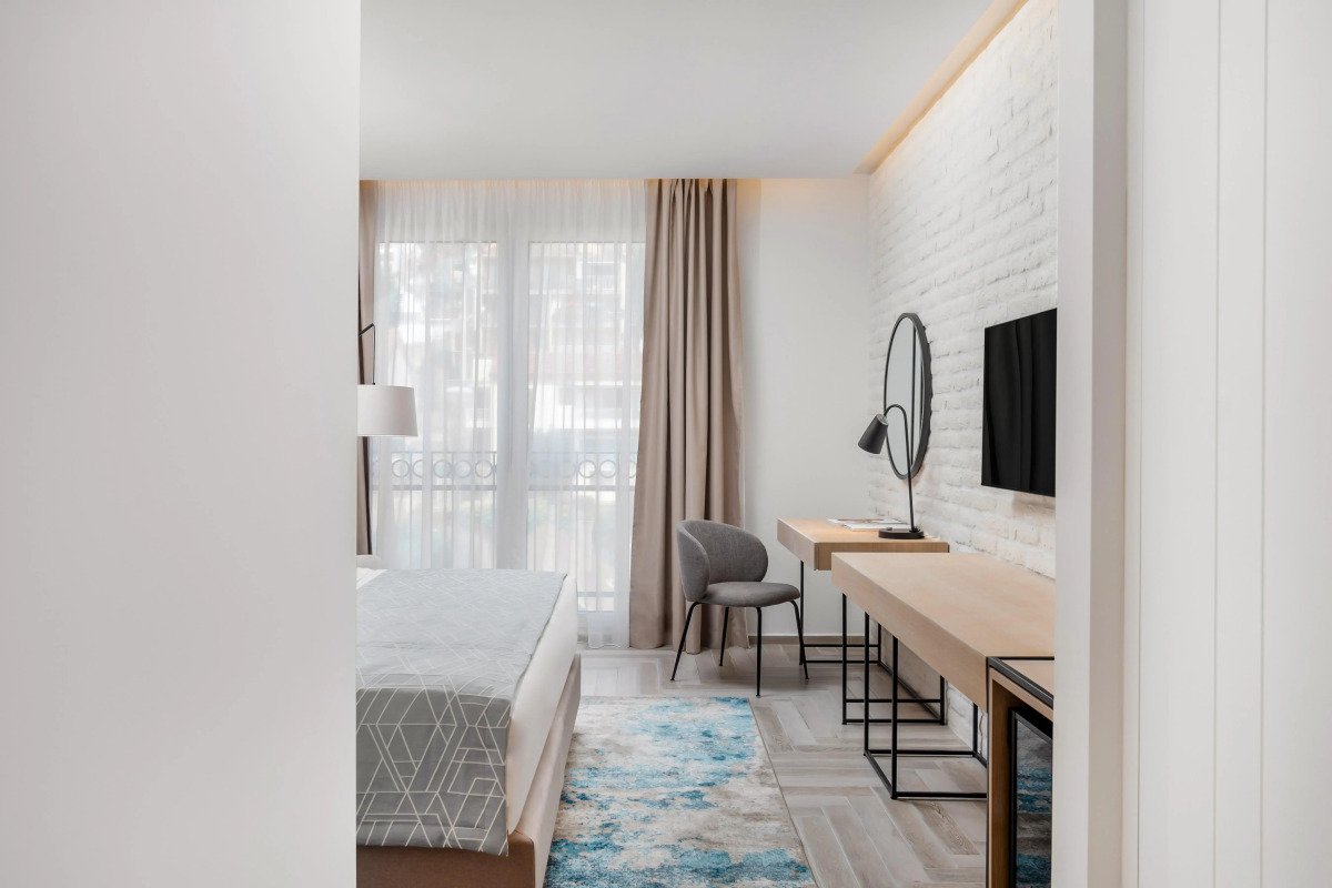 Lazure Hotel and Marina