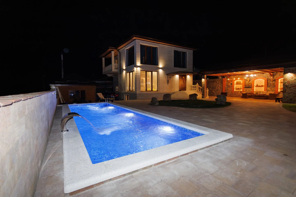 Частный Дом в Горах с Бассейном