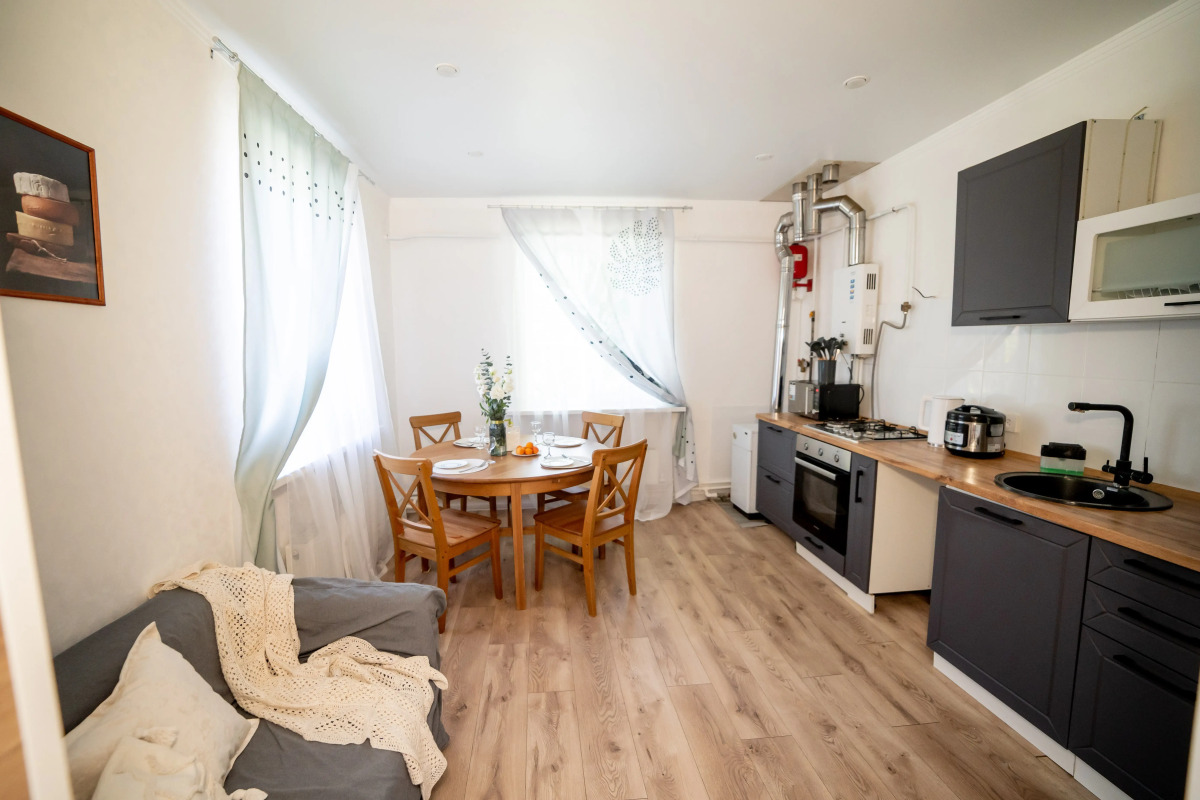 Частный Дом Уютный Дом в Тихом Центре Города для Семейного Отдыха