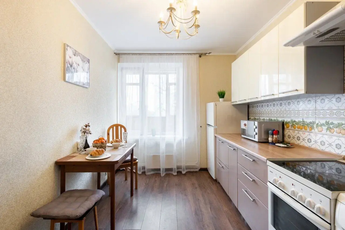 Апартаменты улучшенные Natali на метро Академика Янгеля