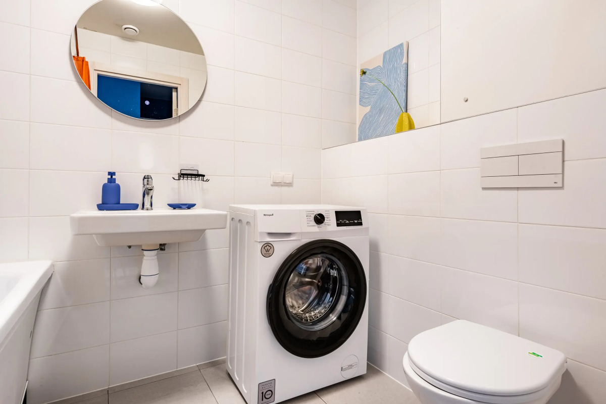 Квартира Яркая с балконом