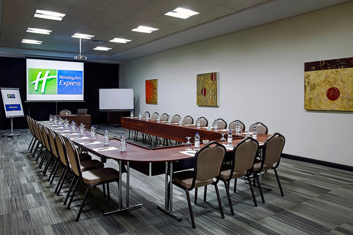 Holiday Inn Express Dubai Internet City an IHG Hotel