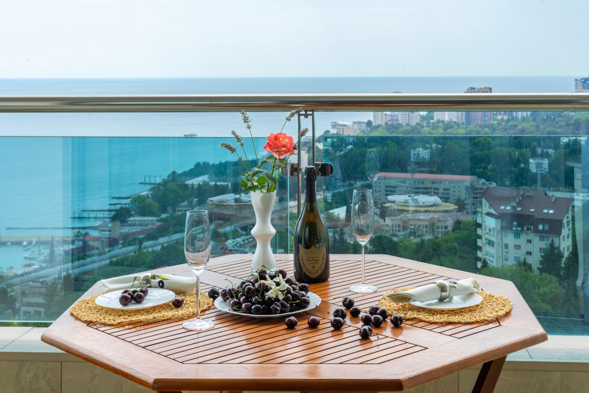 Квартира с двумя террасами и бассейном