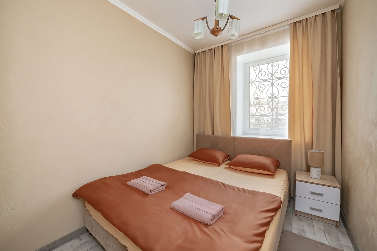 Апартаменты Трехкомнатные в самом центре города на Фокина 19