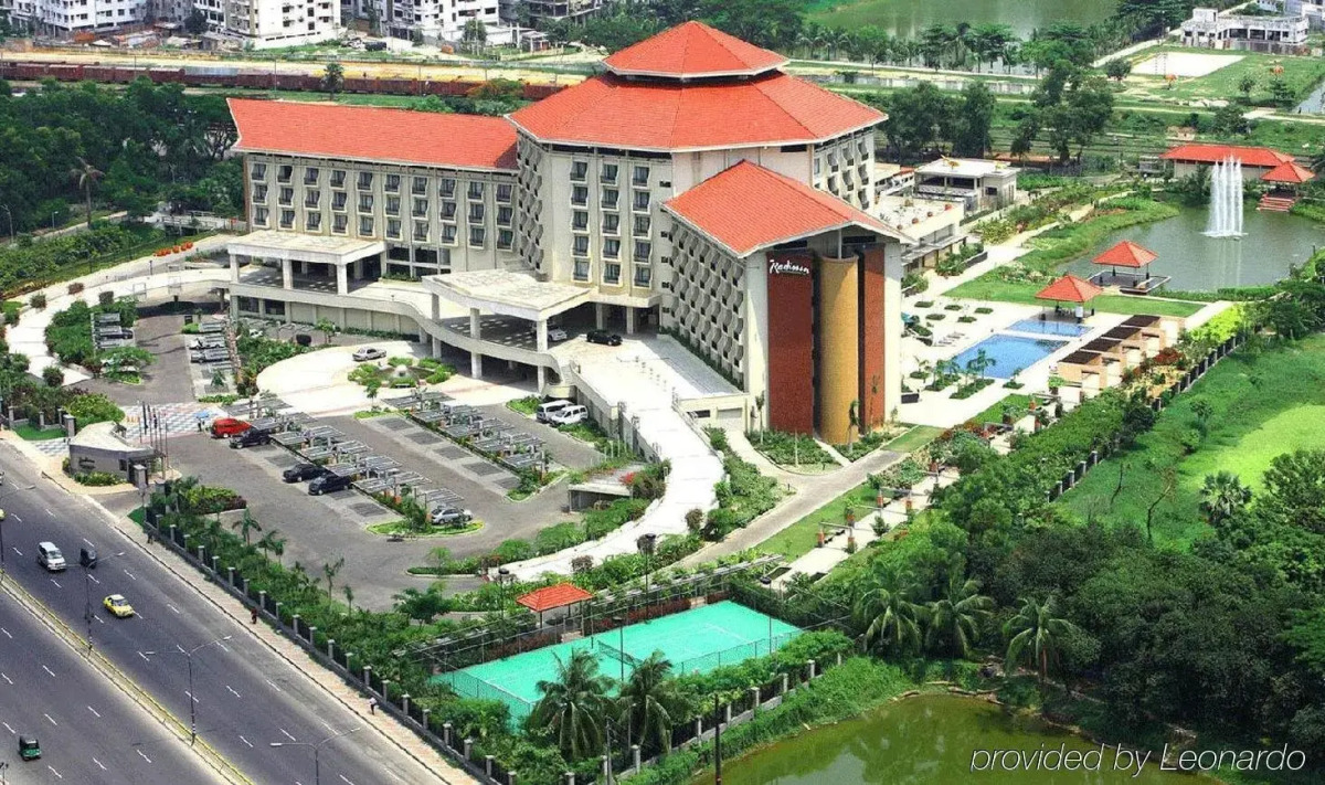 Отель Radisson Blu Dhaka Water Garden