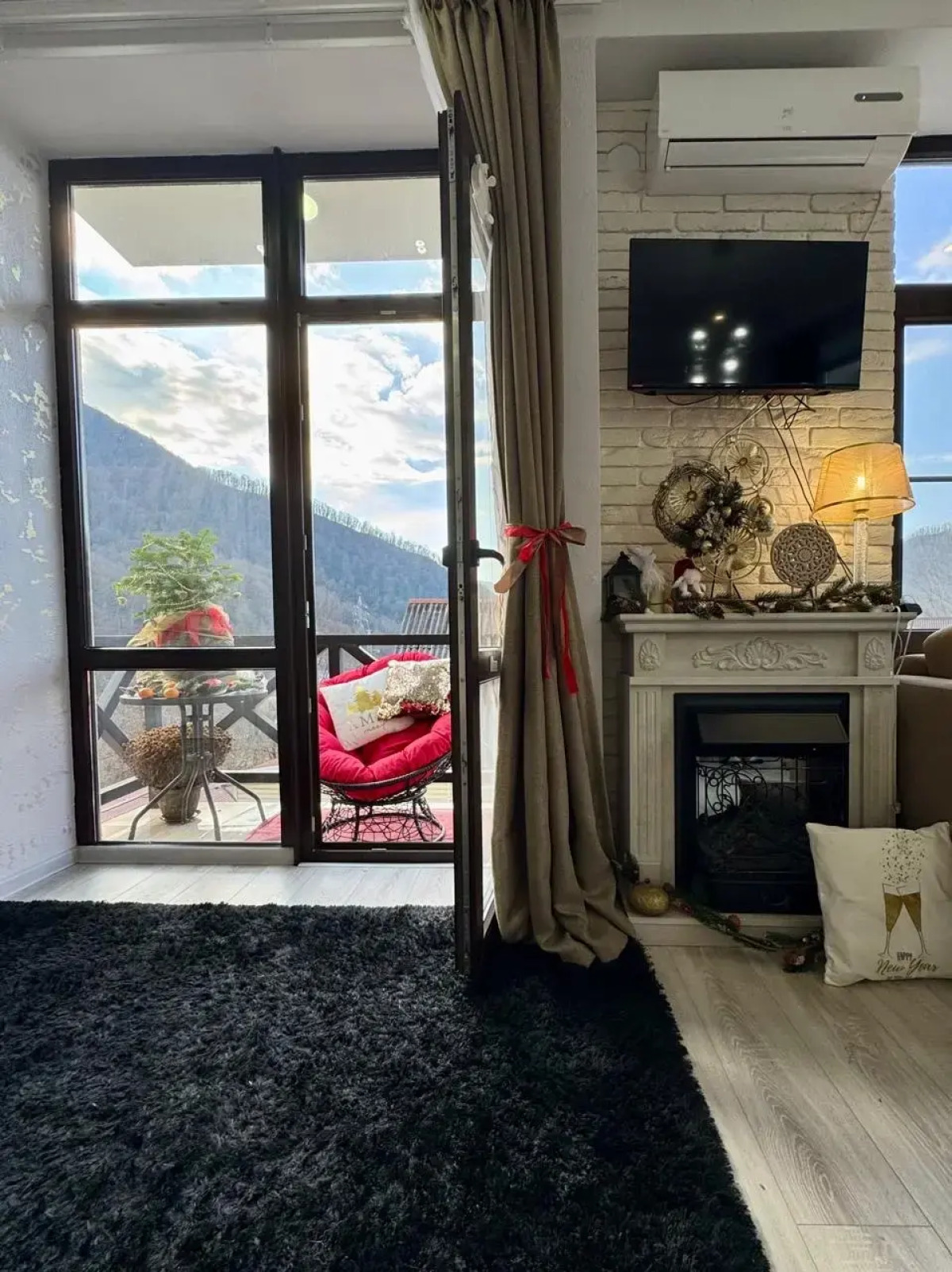 Квартира Стильная солнечная на Плотинной 2