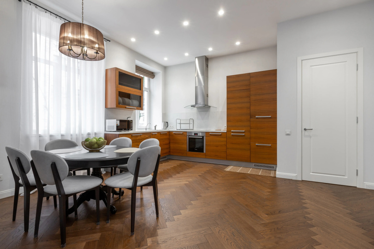 Апартаменты 4-комнатные HomeApart К.Маркса, 30