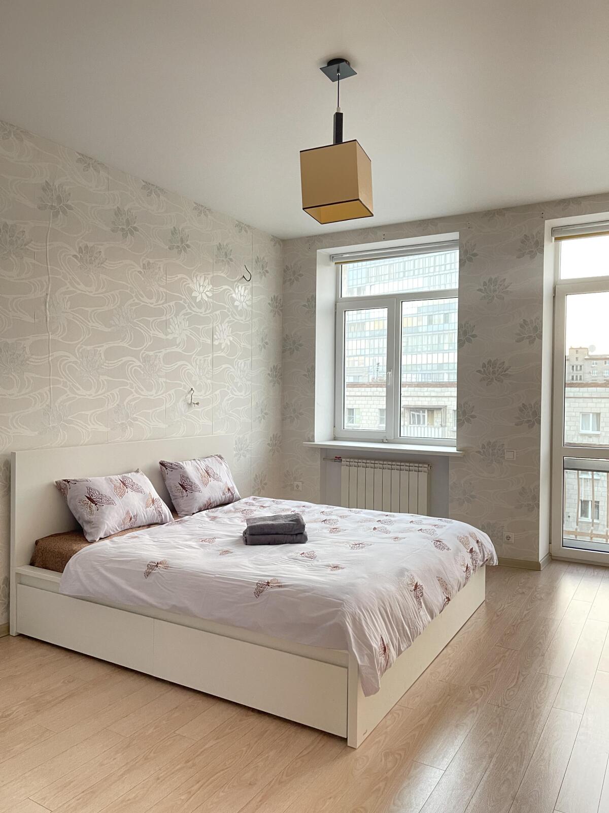 Апартаменты трёхкомнатные в центре города с балконом