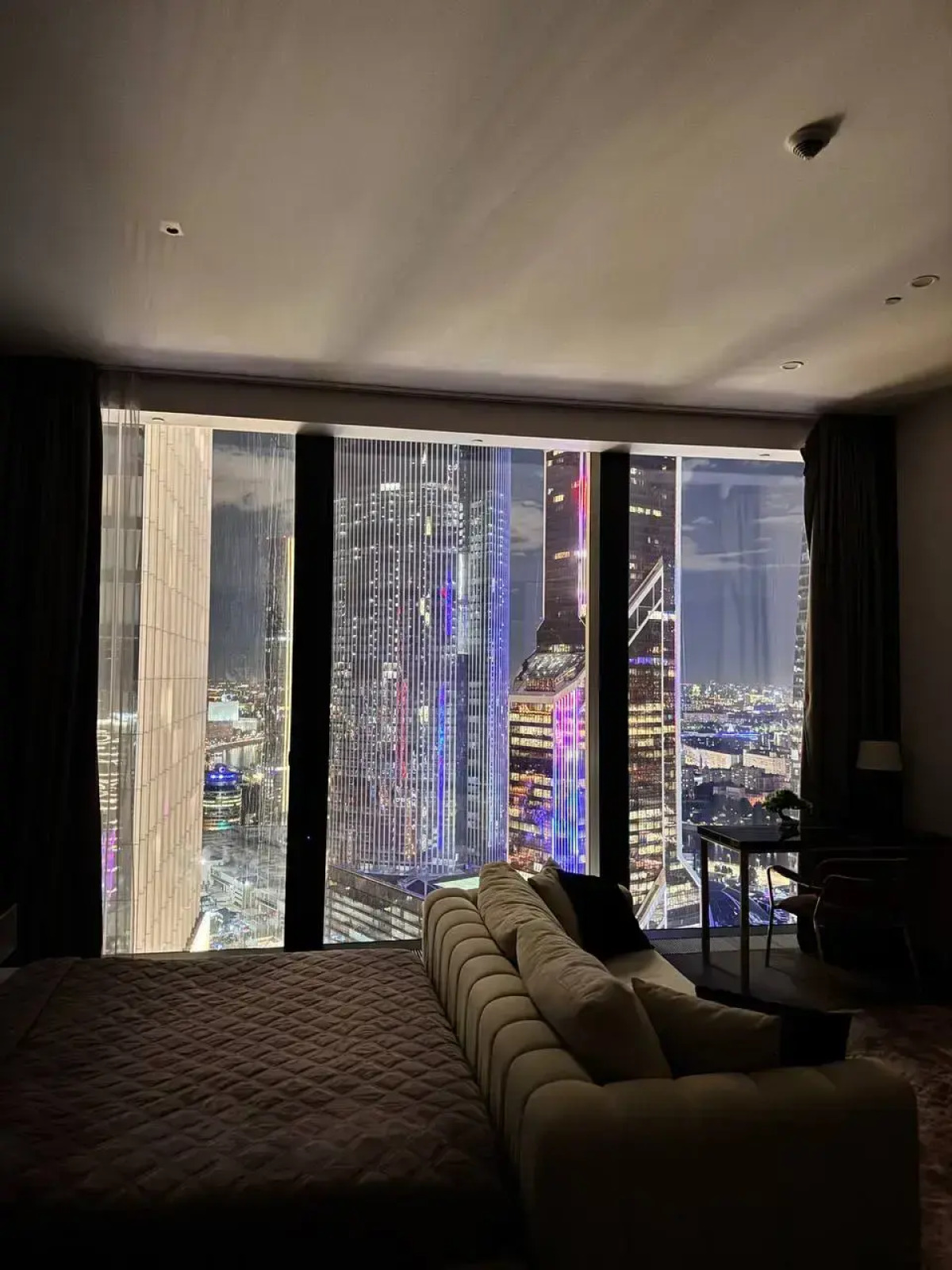 Апартаменты Sky City Moscow LUX Студия с большим окном с видом на все башни и город!