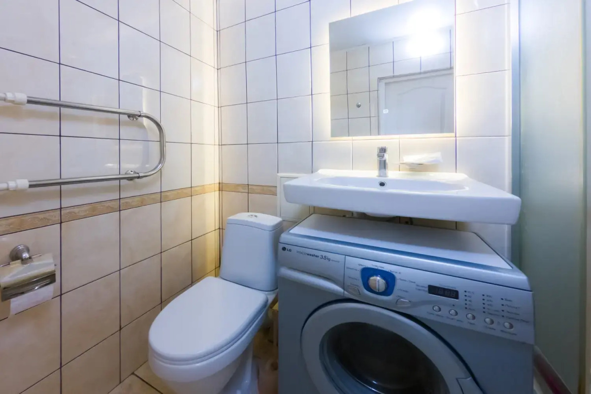 Апартаменты с балконом на Челюскинцев 21